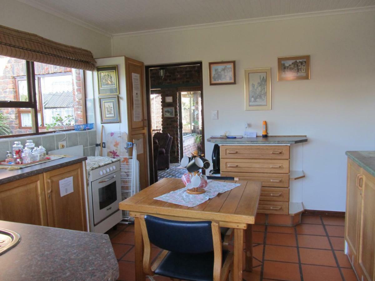 Addo Gateway Lodge Колчестър Екстериор снимка