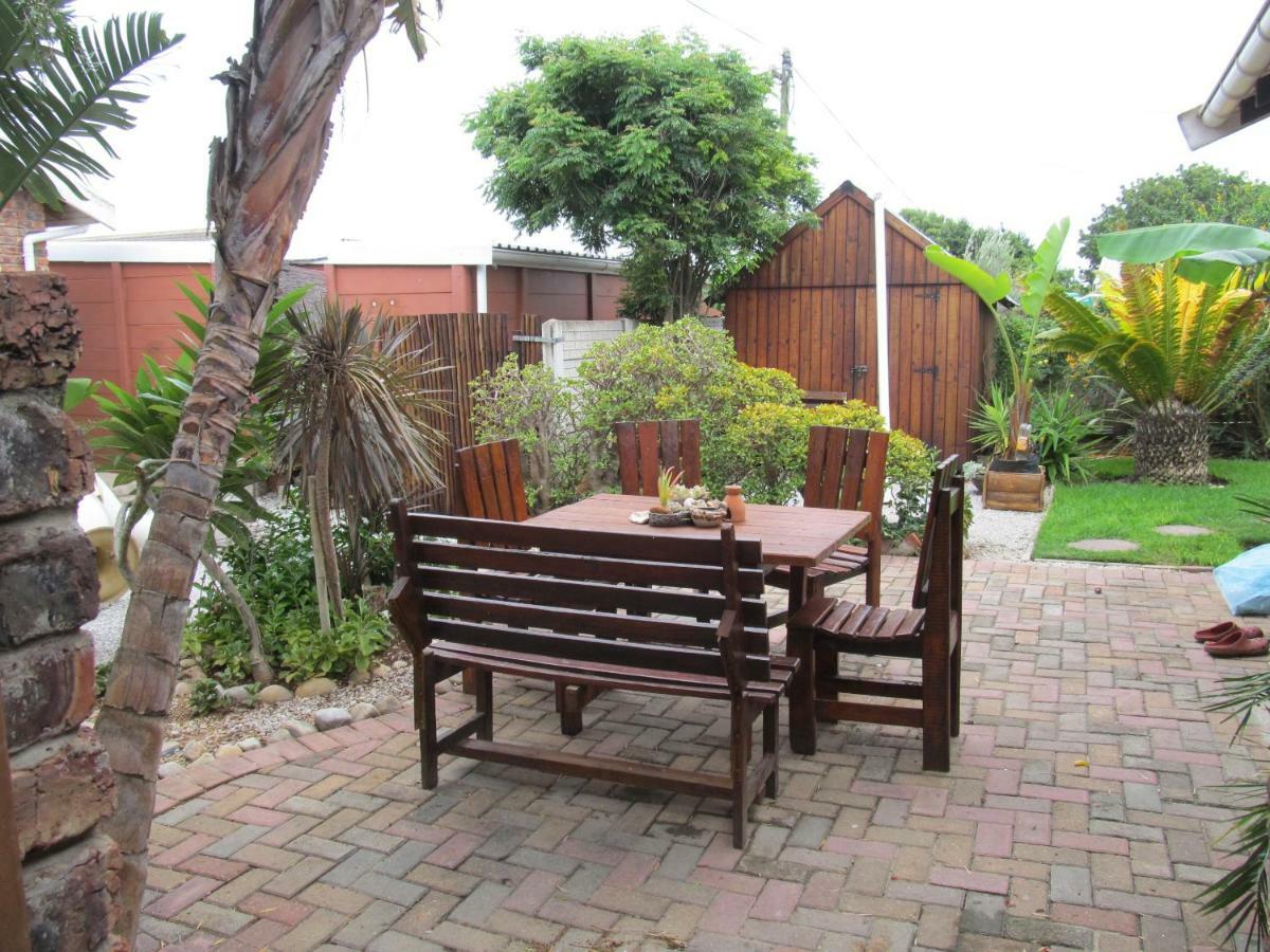 Addo Gateway Lodge Колчестър Екстериор снимка