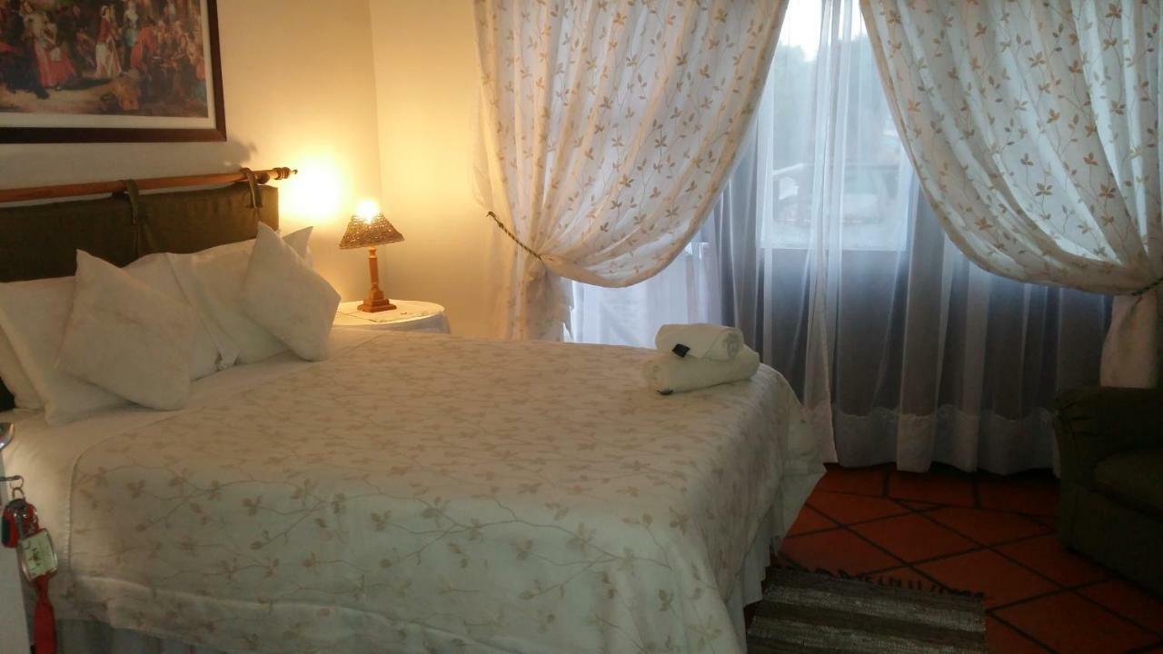 Addo Gateway Lodge Колчестър Екстериор снимка