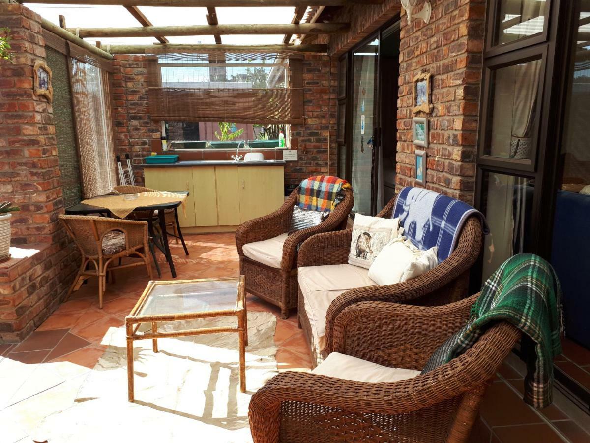 Addo Gateway Lodge Колчестър Екстериор снимка