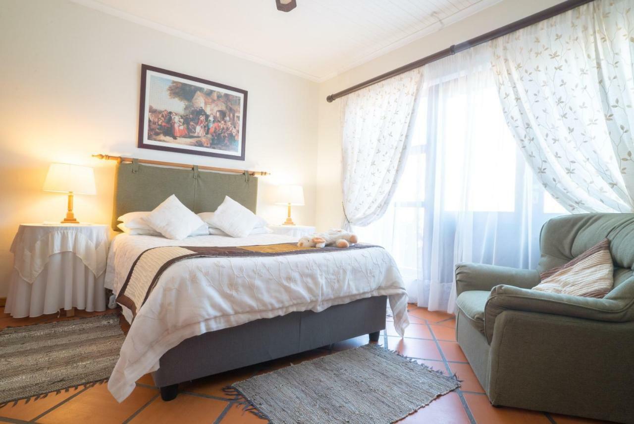 Addo Gateway Lodge Колчестър Екстериор снимка