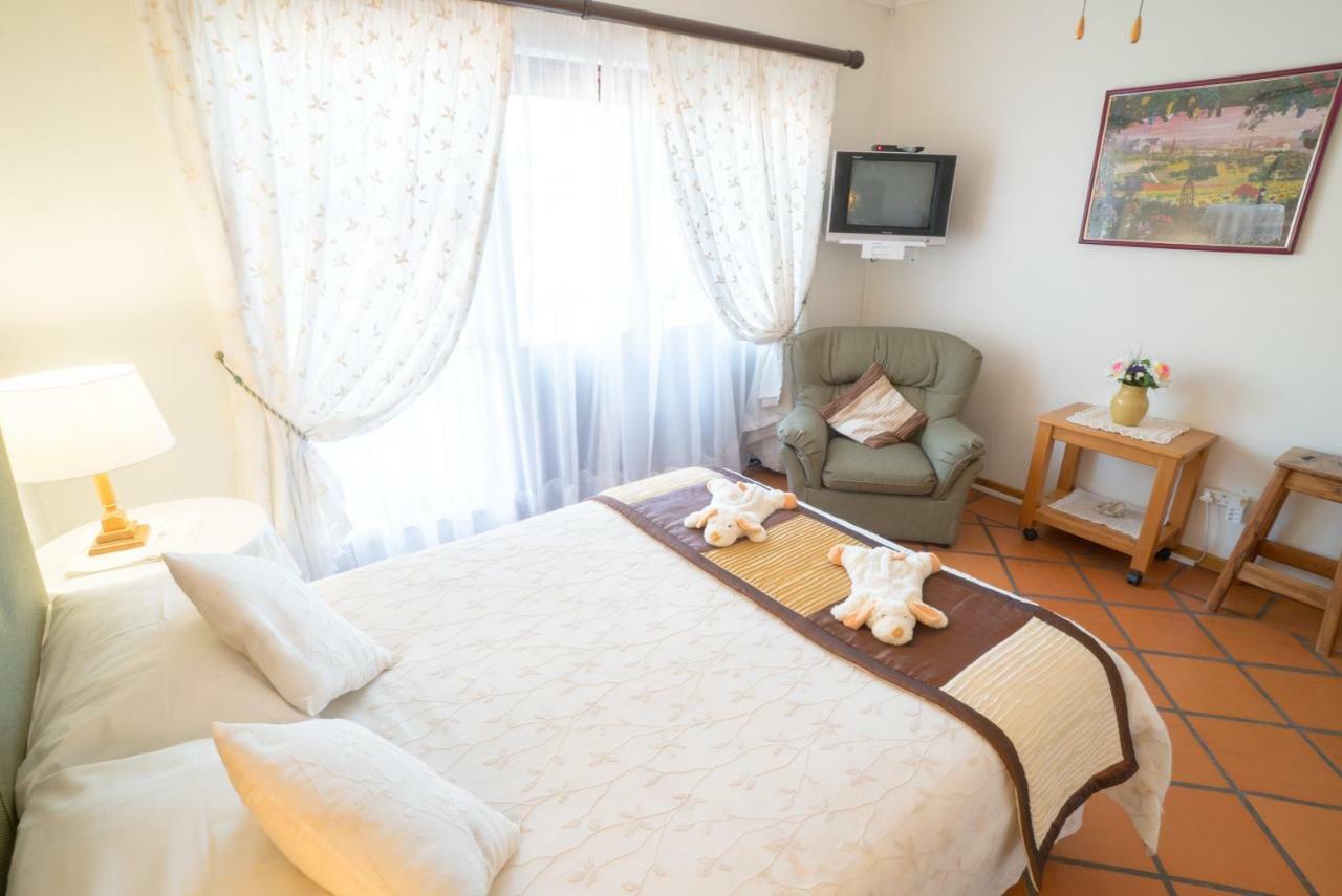 Addo Gateway Lodge Колчестър Екстериор снимка