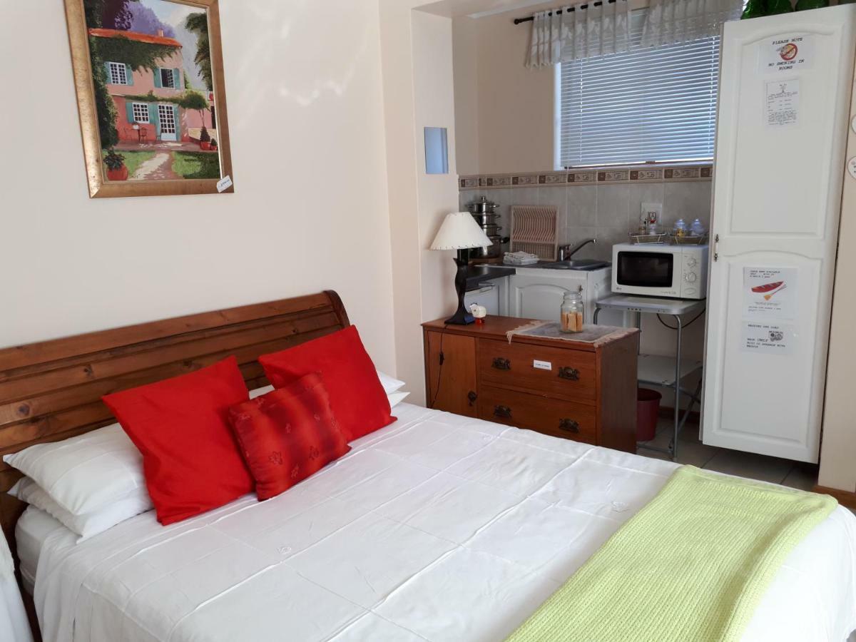 Addo Gateway Lodge Колчестър Екстериор снимка