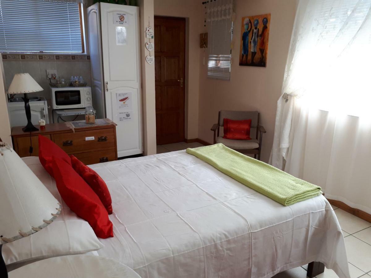 Addo Gateway Lodge Колчестър Екстериор снимка